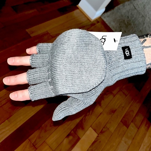 UGG Men’s Knit Flip Top Gloves/Mittens in Gray - Picture 3 of 12